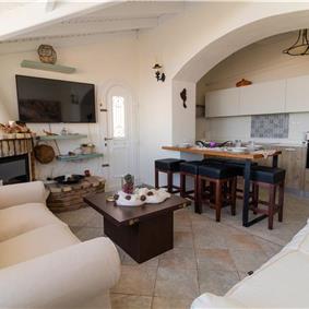 3 bedroom seaside villa with pool, Acharavi, sleeps 6